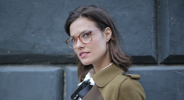 woman brown hair wearing stylish eyeglasses 640×350