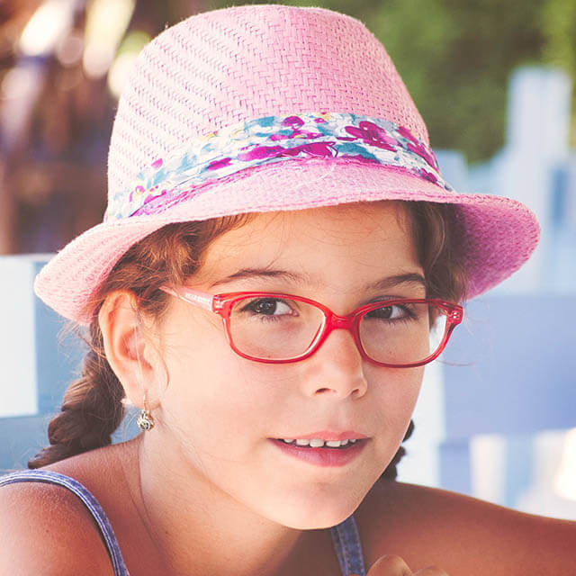 young girl pink glasses 640