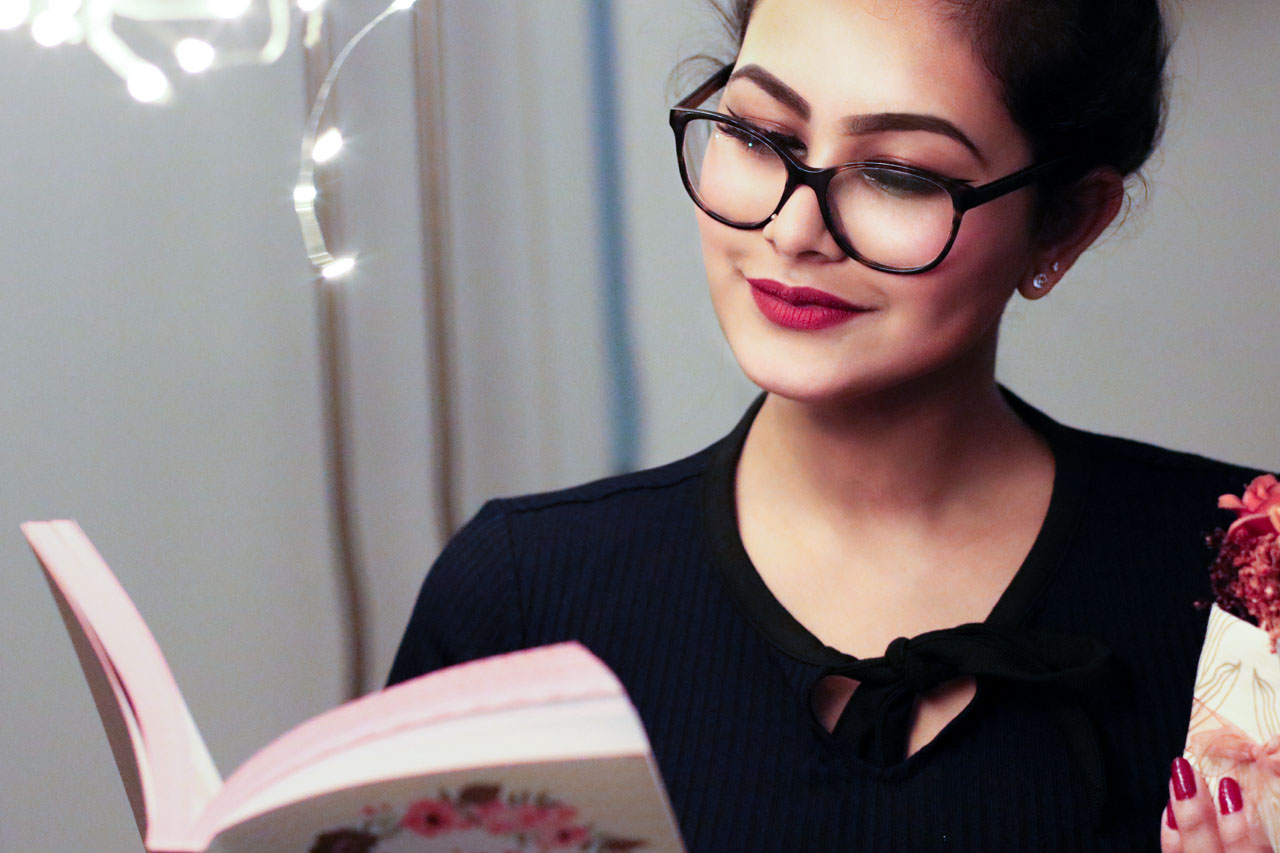 Woman-Glasses-Reading-Book-1280x853