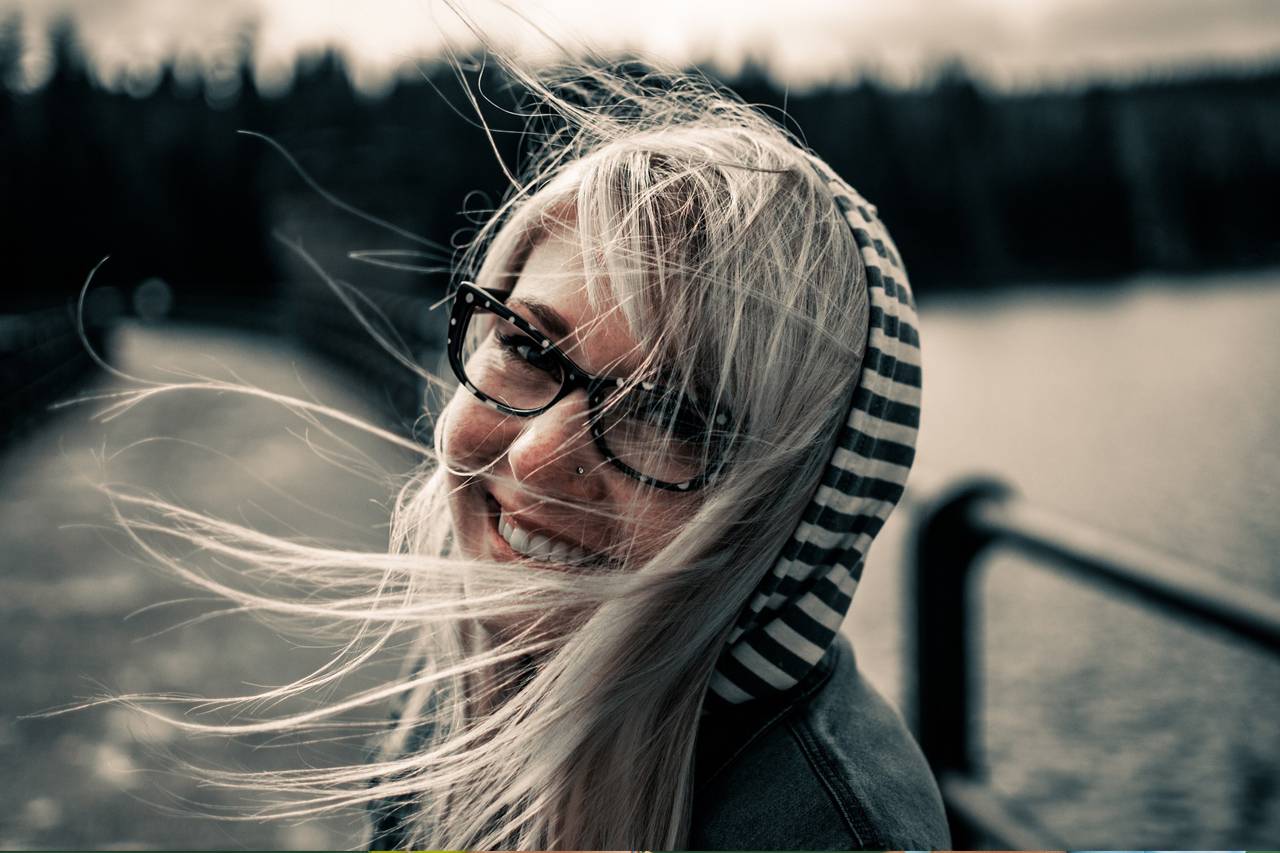 Girl Glasses Windy 1280x853