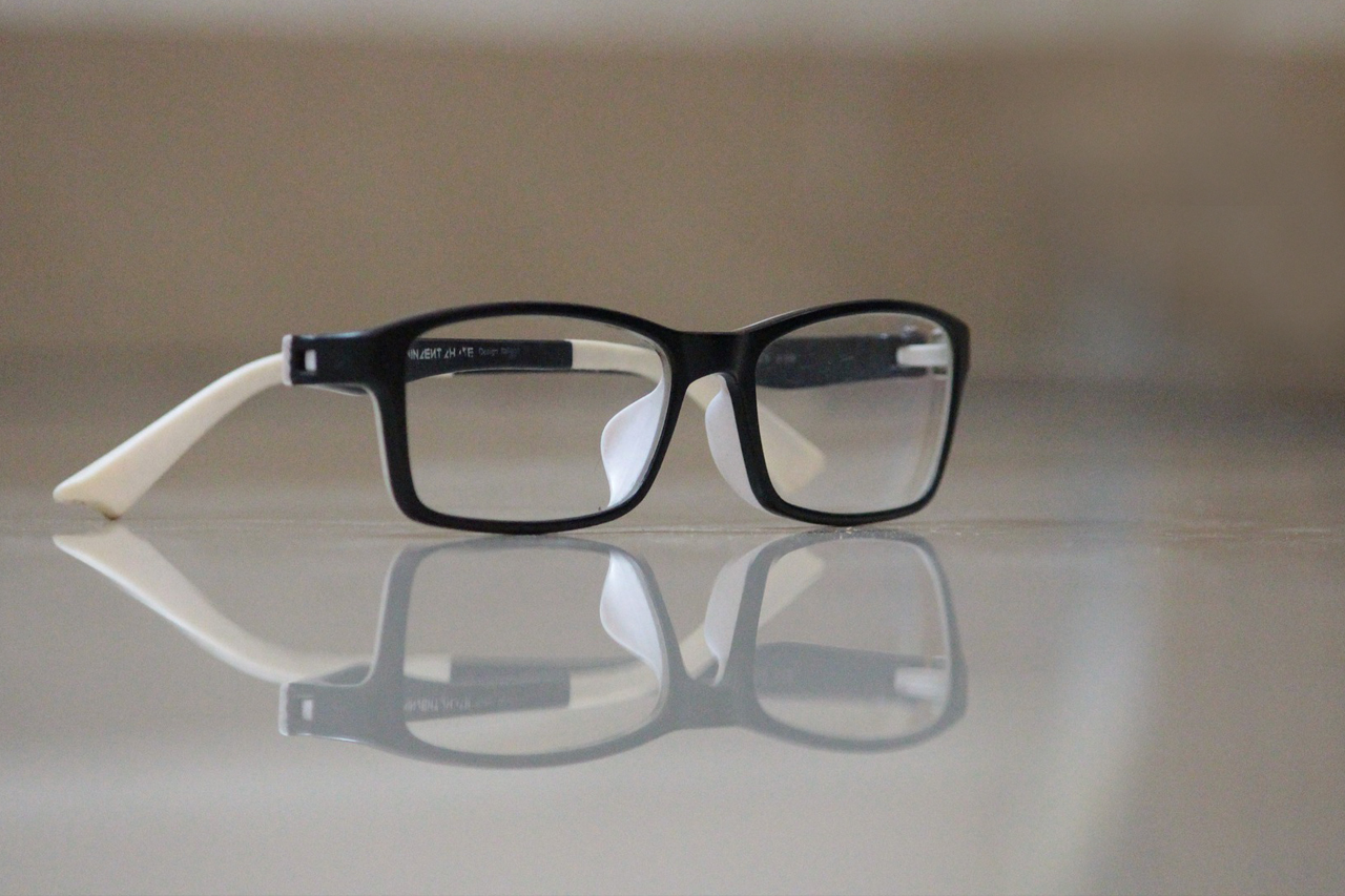Glasses and Reflection 1280x853