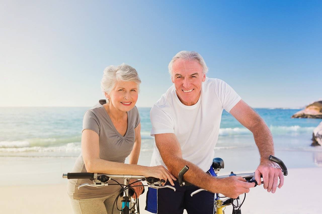 an-old-couple-seaview-bicycle