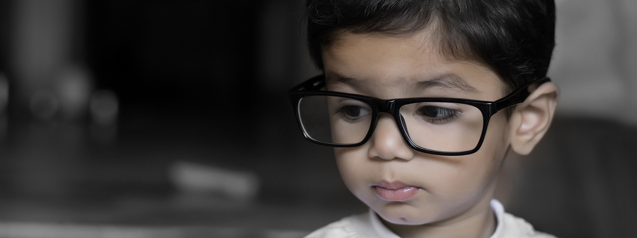 Young Child Big Glasses 1280x480