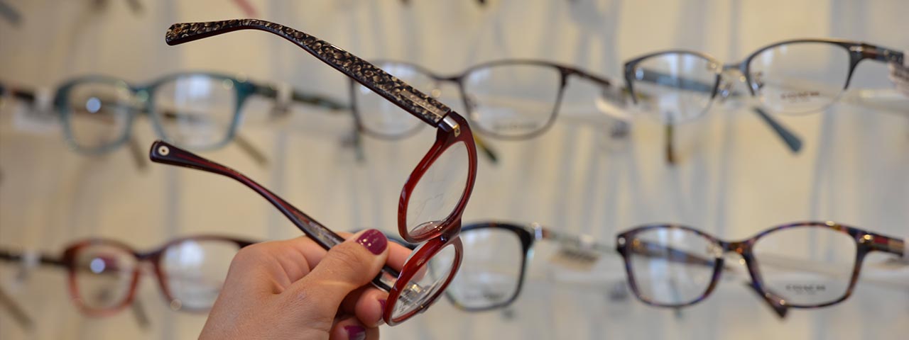 choosing-new-glasses-1280x480