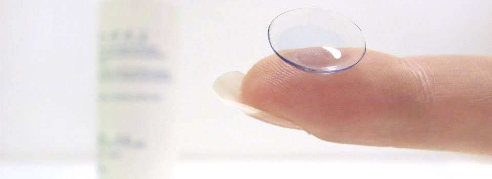 contact_lens_on_finger