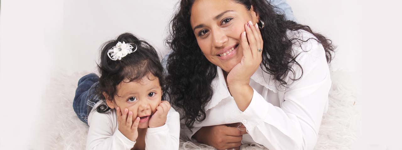 mother daughter white shirts 1280x480