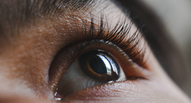 Optometrist Treatment of Eyelid Pain from Stye 650×350