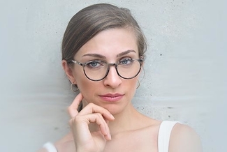 woman wearing glasses stylish325x217
