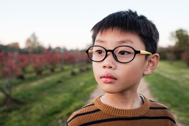 asian kid wearing eyeglasses 640x427.jpg