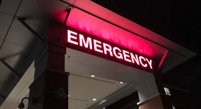 emergency room night emergency hospital red lights 640×350 2.jpeg