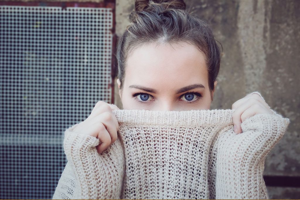 Woman Blue Eyes Sweater 1280x853 1024x682