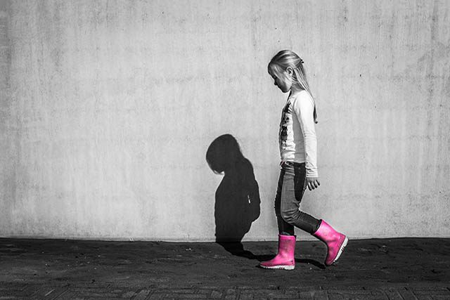 little girl pink boots_640px