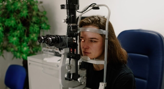girl at an eye exam 640×350