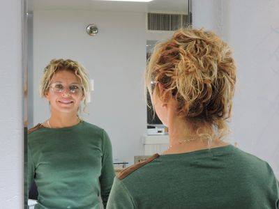 woman-mirror