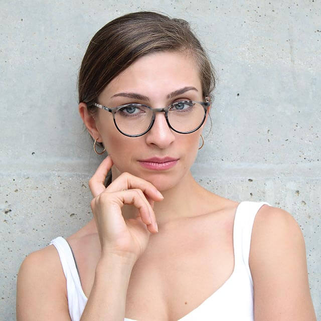 woman-glasses-neutral_640