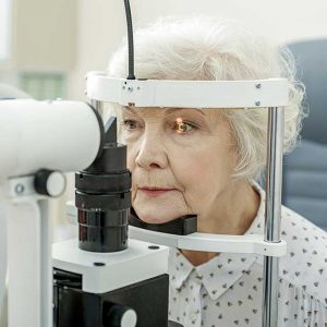 senior woman eye exam 640