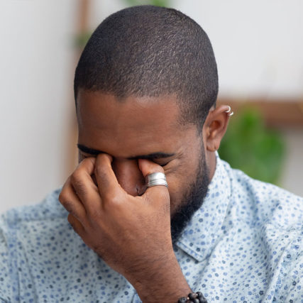 man suffering from dry eyes 640 427x427