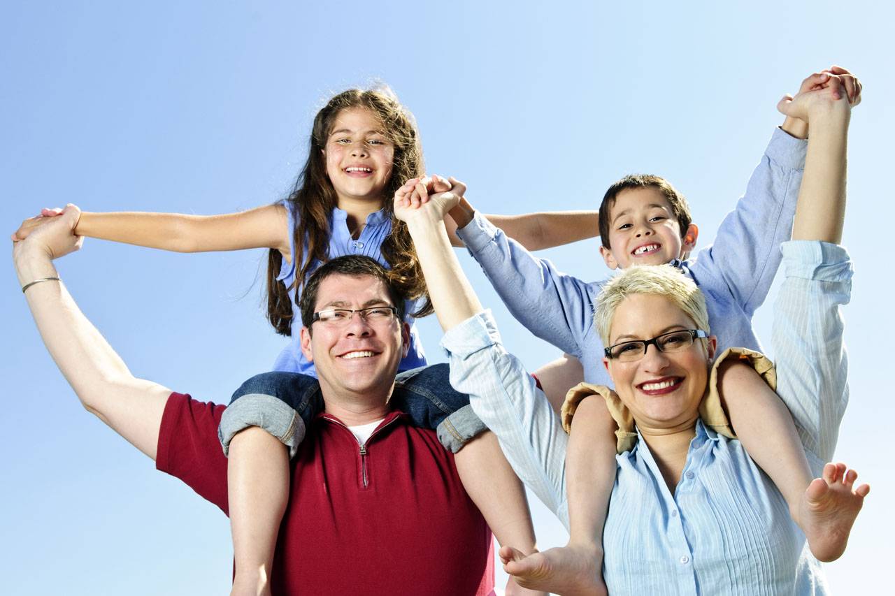 Happy Family Parents Glasses 1280x853