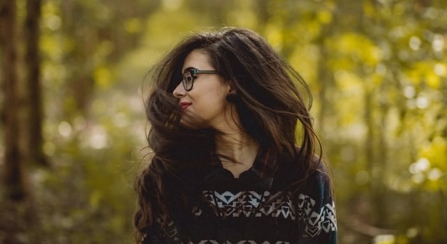 woman eyeglasses profile 640×350 1.jpg