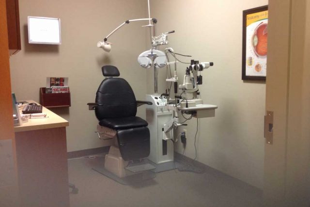 Eye doctor, eye exam room in Newington, Uncasville, Mystic & Hill Connecticut