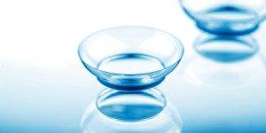 contact lens with blue istock_000019150372xsmall 2 300x199 300x150