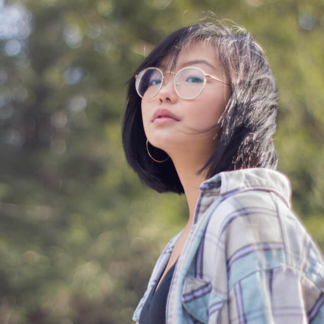 asian-woman-wearing-round-eyeglasses-640
