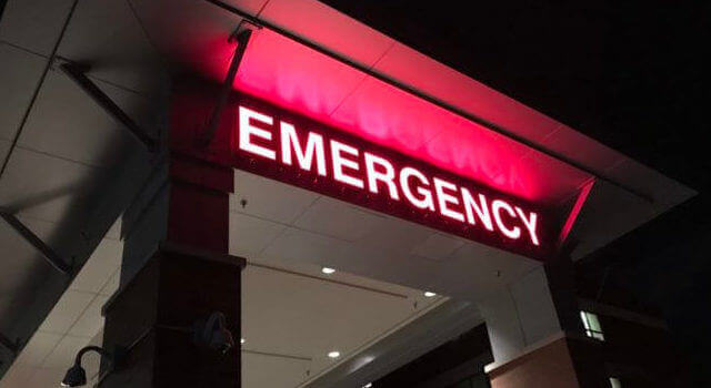 emergency room night emergency hospital red lights 640×350 1