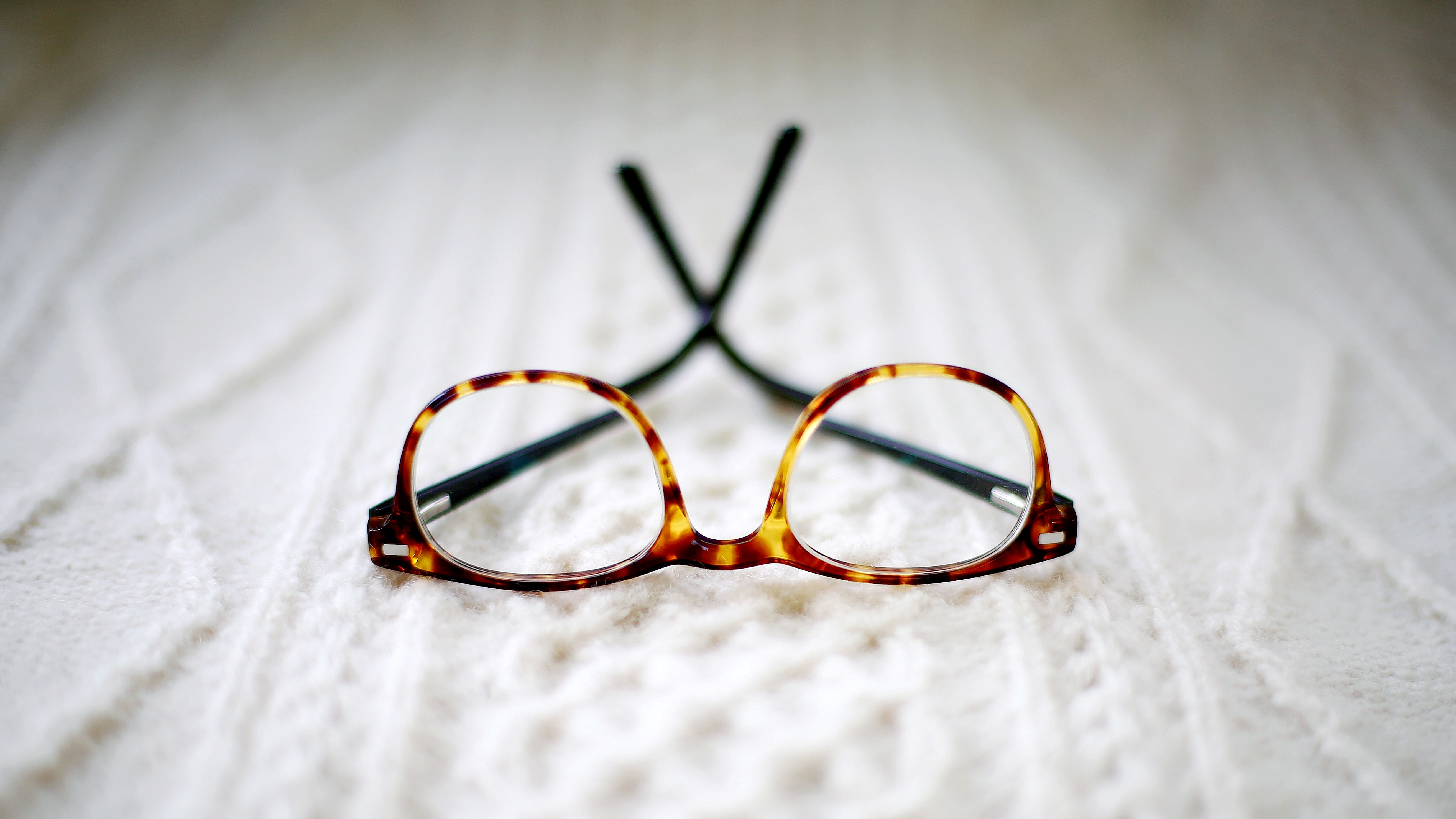 round-frames-in-tortoise-color