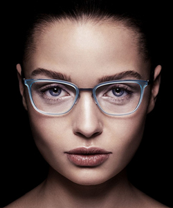 Model wearing Modo glasses
