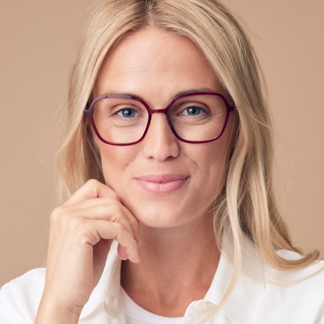 blond woman wearing modo eyeglasses