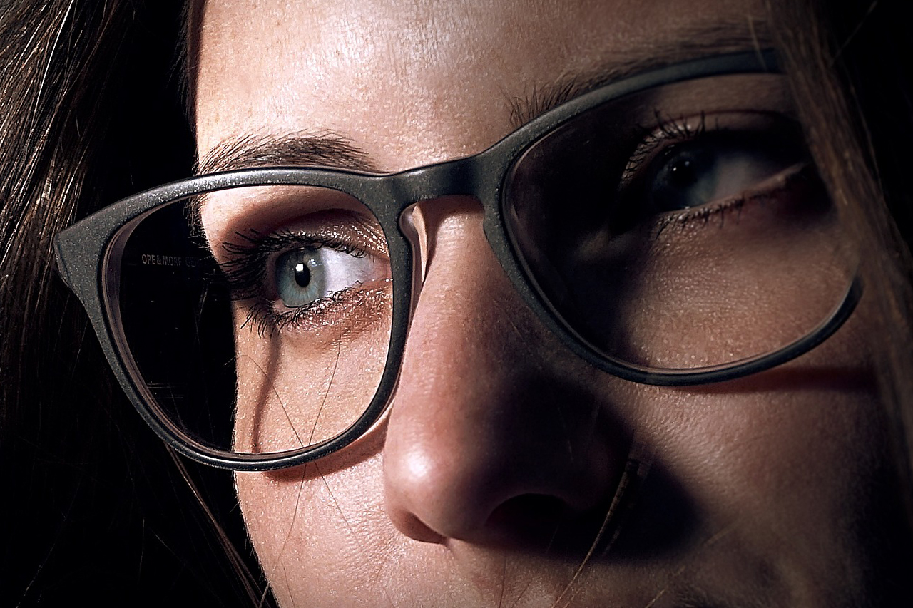 Closeup Woman Glasses 1280×853