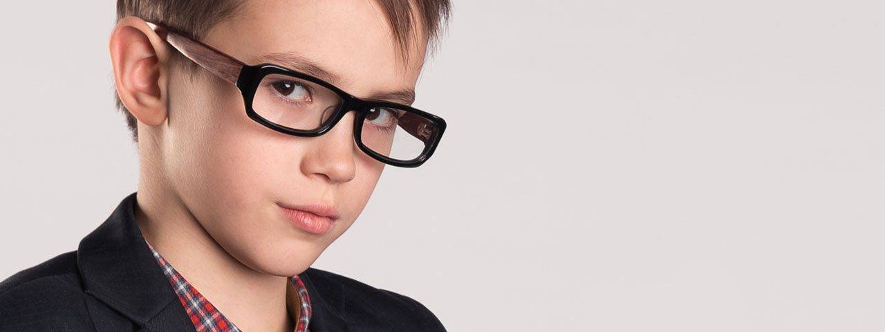 boy with glasses with progressive myopia