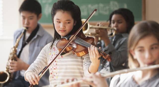 asian children playing the violin 640×350 1.jpg