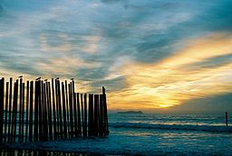 Las Playas Sunset by Davidlud via Wikimedia Commons 