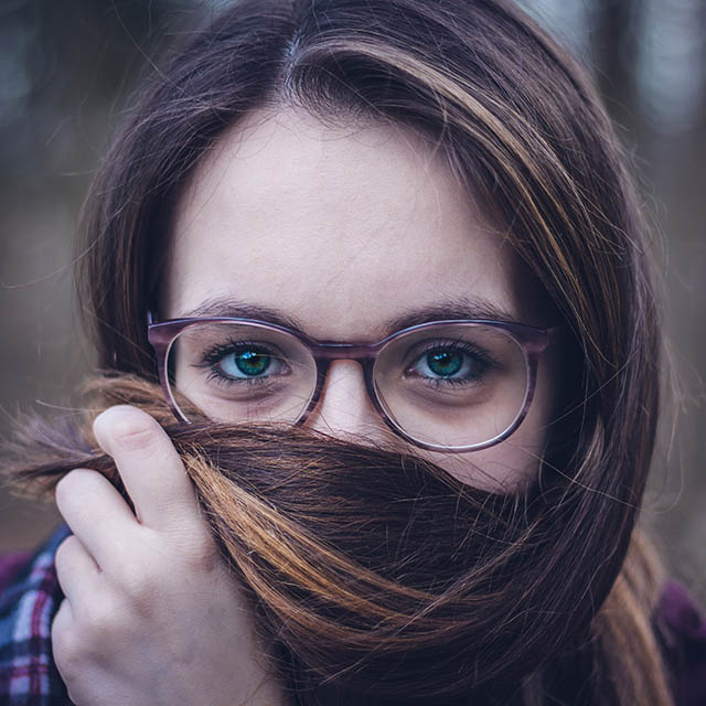girl-with-glasses-hair-640