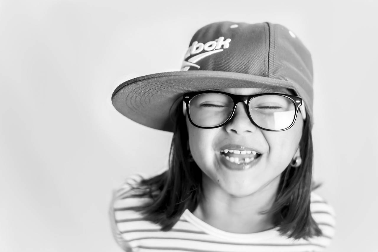 happy asian girl wearing glasses_1280x853