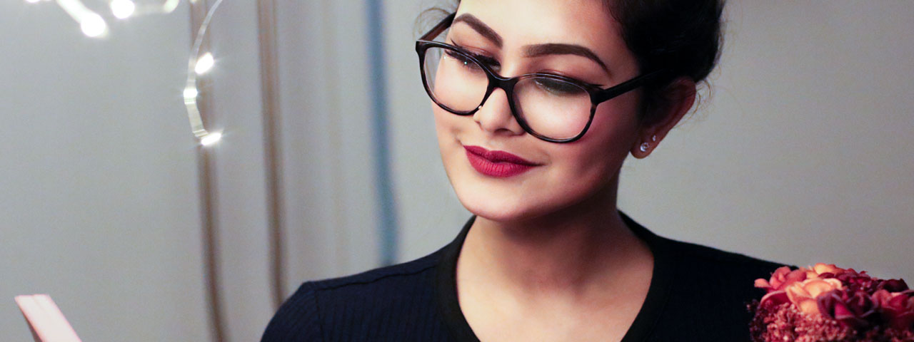 Woman-Glasses-Reading-Book-1280x480