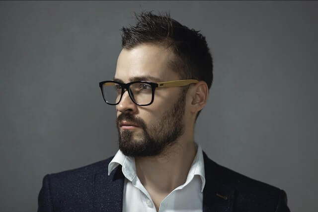 man wearing eyeglasses 640x427 1