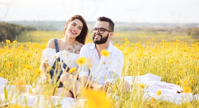 couple on a field of flowers 640