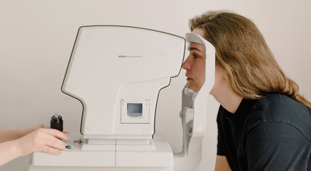 girl at an eye exam 640x350
