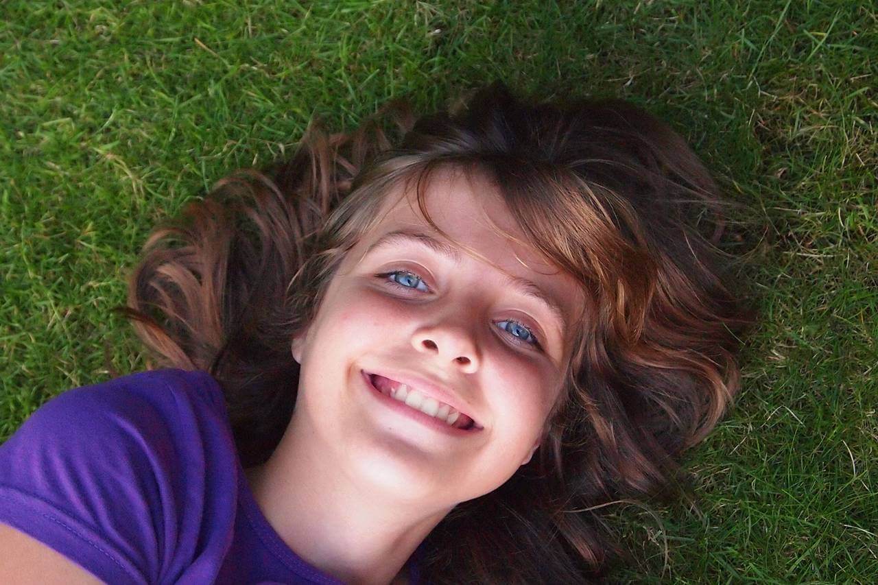 Happy Girl Laying Grass 1280×853