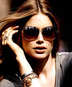 Model wearing TIFFANY sunglasses