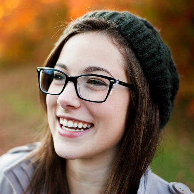 Smiling-Woman-Glasses
