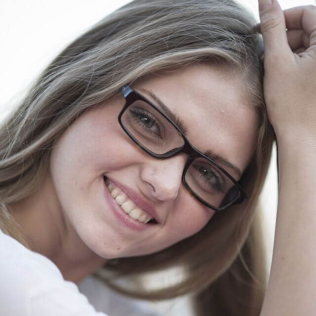 woman blonde black glasses smiling 640