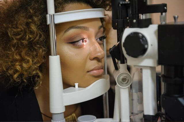 woman getting eyes checked 640x427