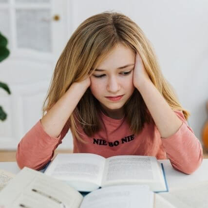 girl struggling reading 640×640