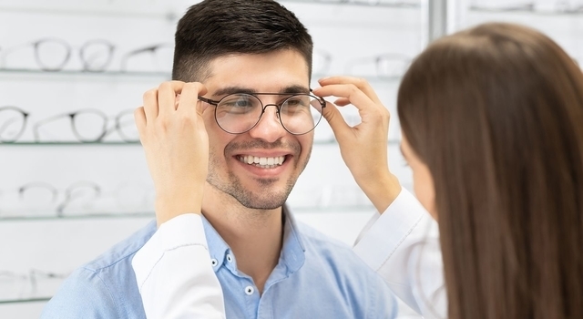 happy man trying on eyeglasses 640×350 1.jpg