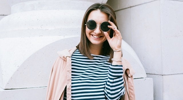 young woman wearing round sunglasses 640