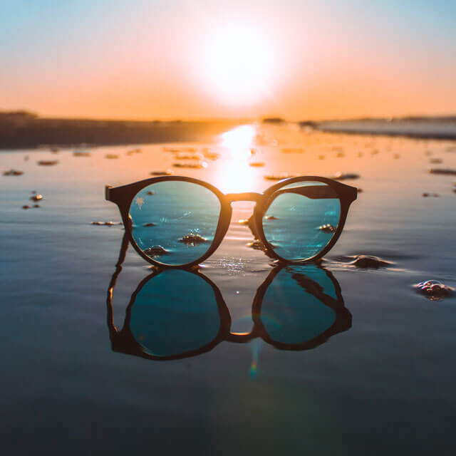 glasses sunset shore 640