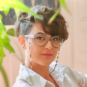 woman wearing vue dc eyeglasses 300x300
